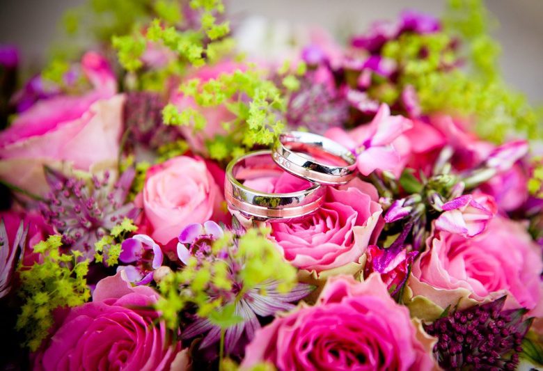 Obrączki ślubne symbolem wiecznej miłości i wyborem na całe życie